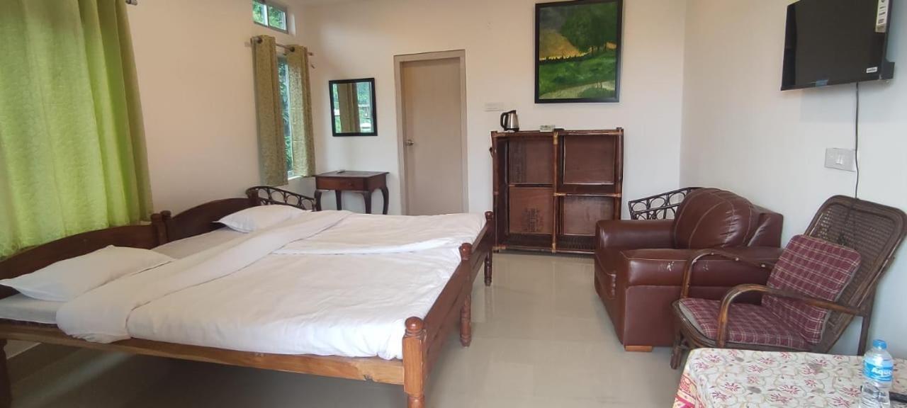 Hilltop Lodge Guwahati Bilik gambar