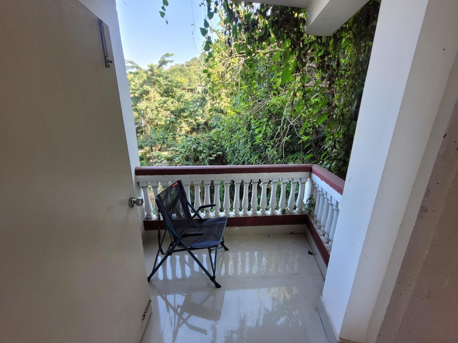 Hilltop Lodge Guwahati Bilik gambar