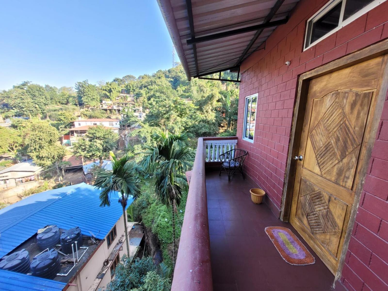 Hilltop Lodge Guwahati Bilik gambar